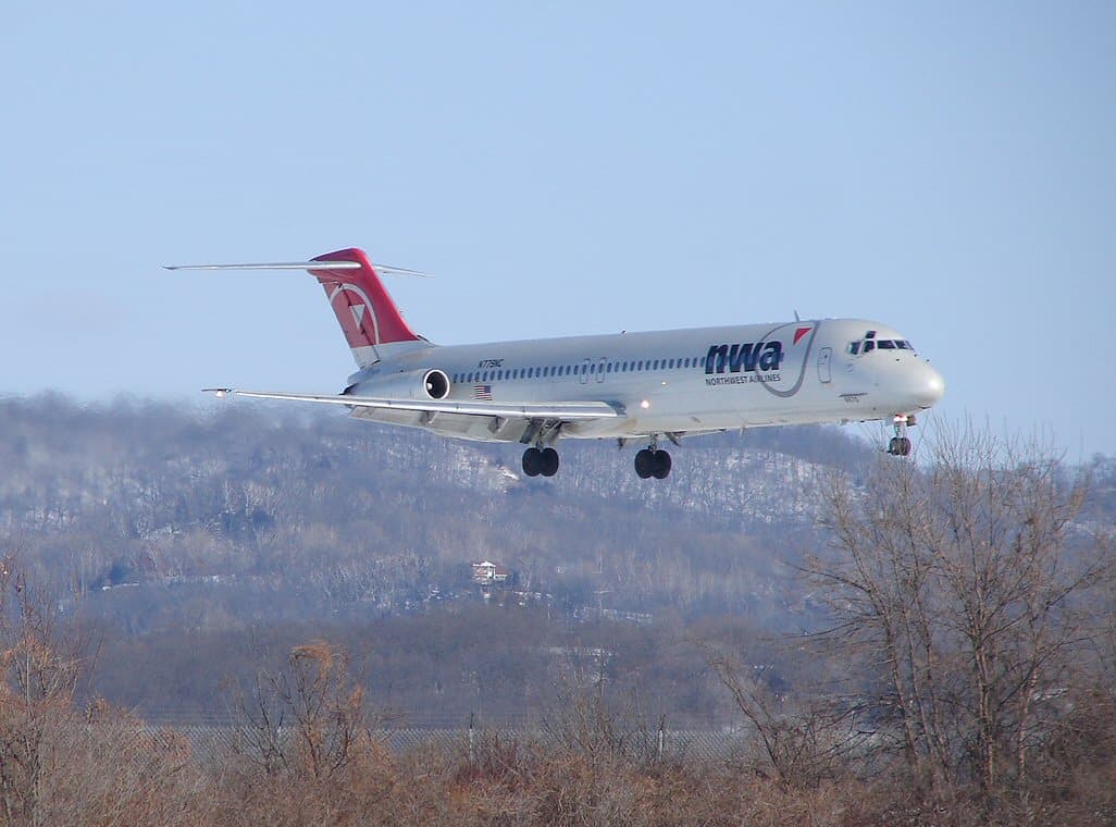 N779NC - Douglas