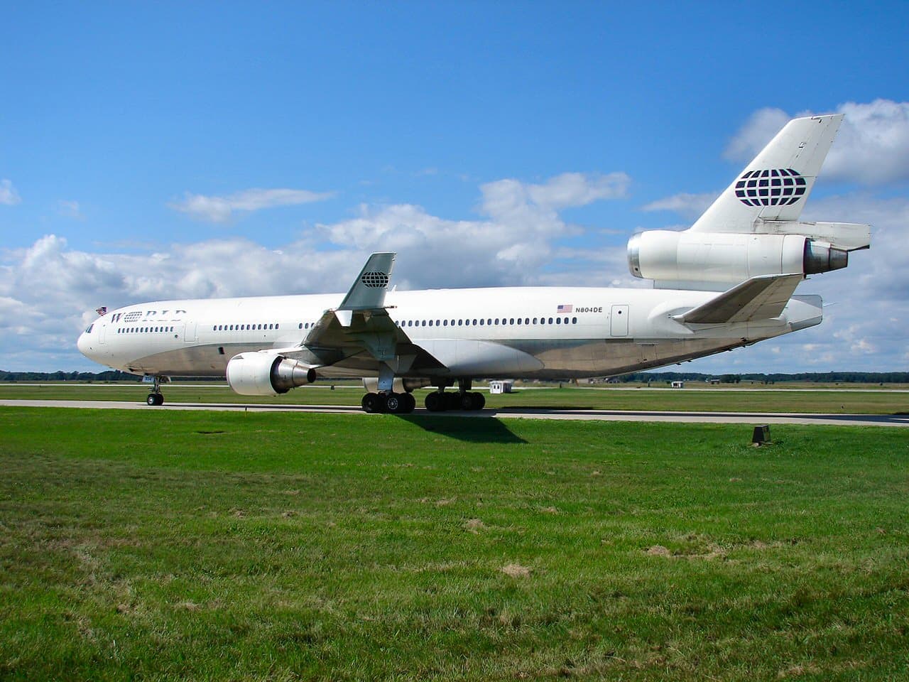 N804DE - Douglas