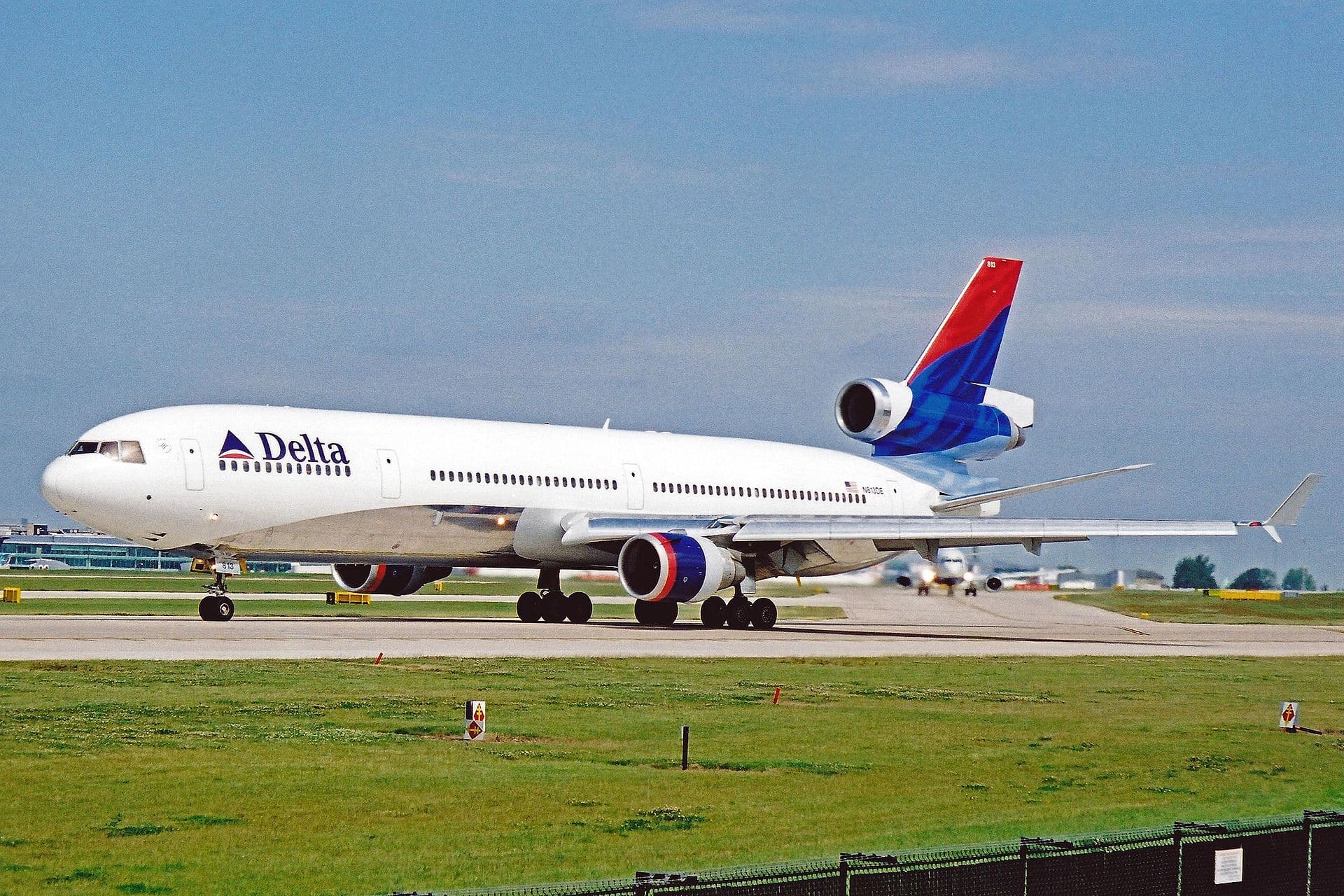 N813DE - Douglas