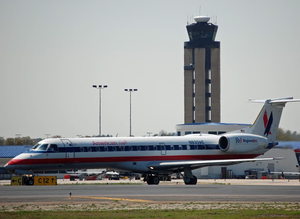 N833AE - Embraer
