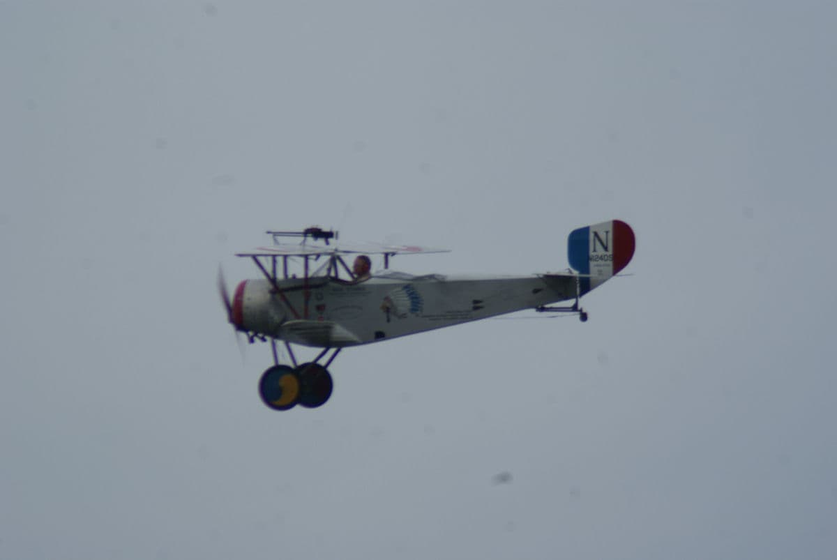 - Single-engine aircraft