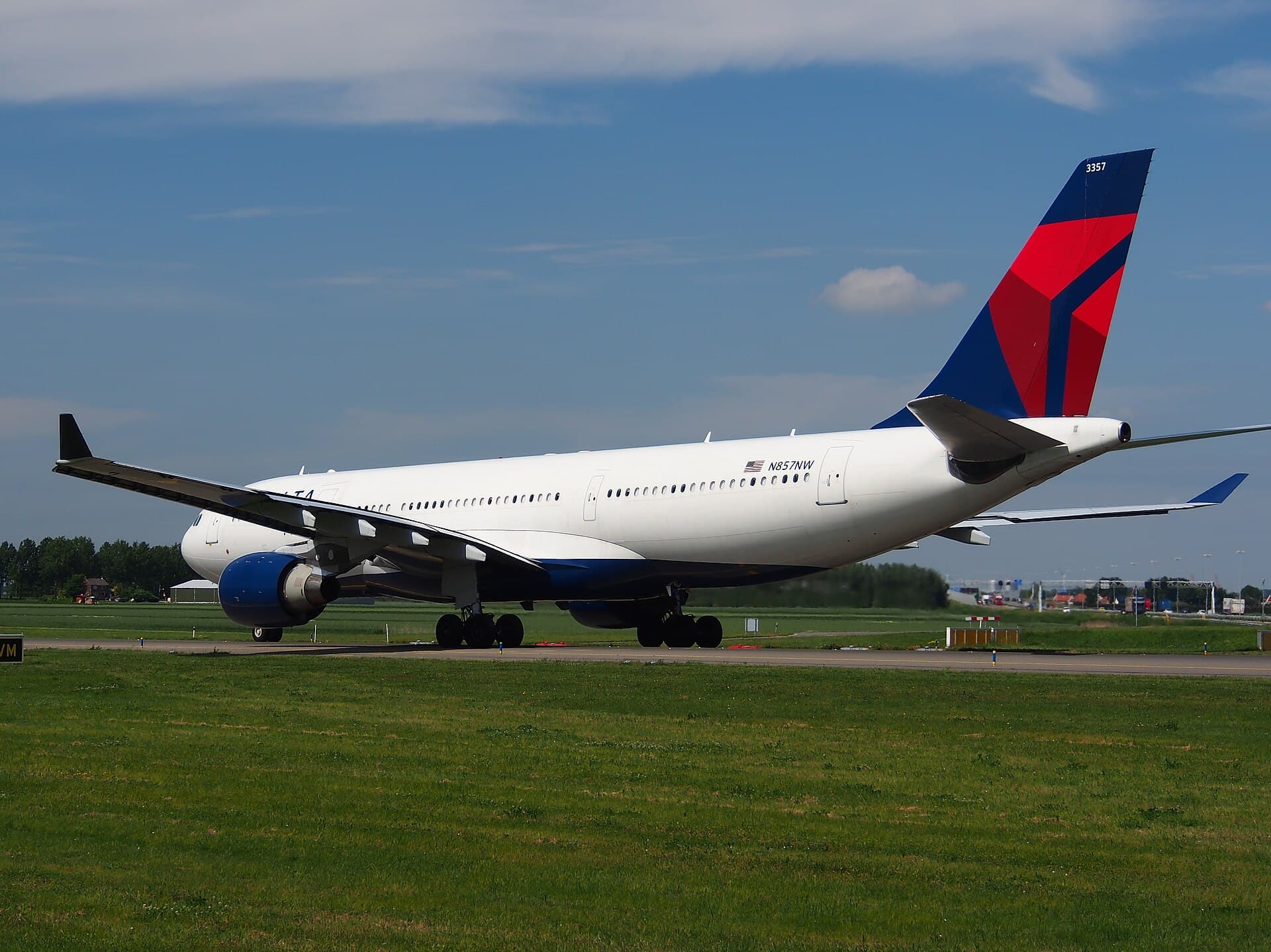 N857NW - Twin-engine aircraft