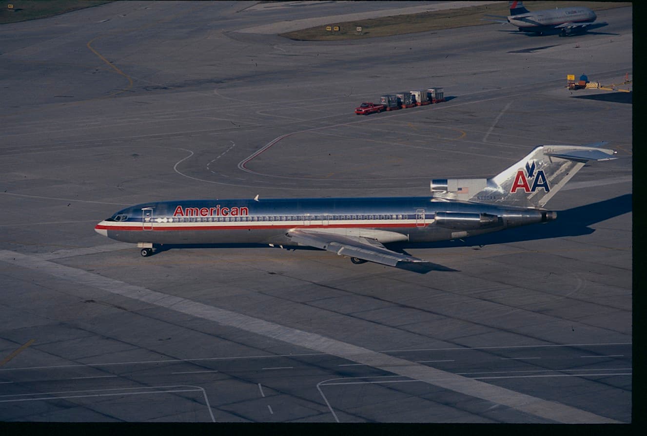 N880AA - Aircraft