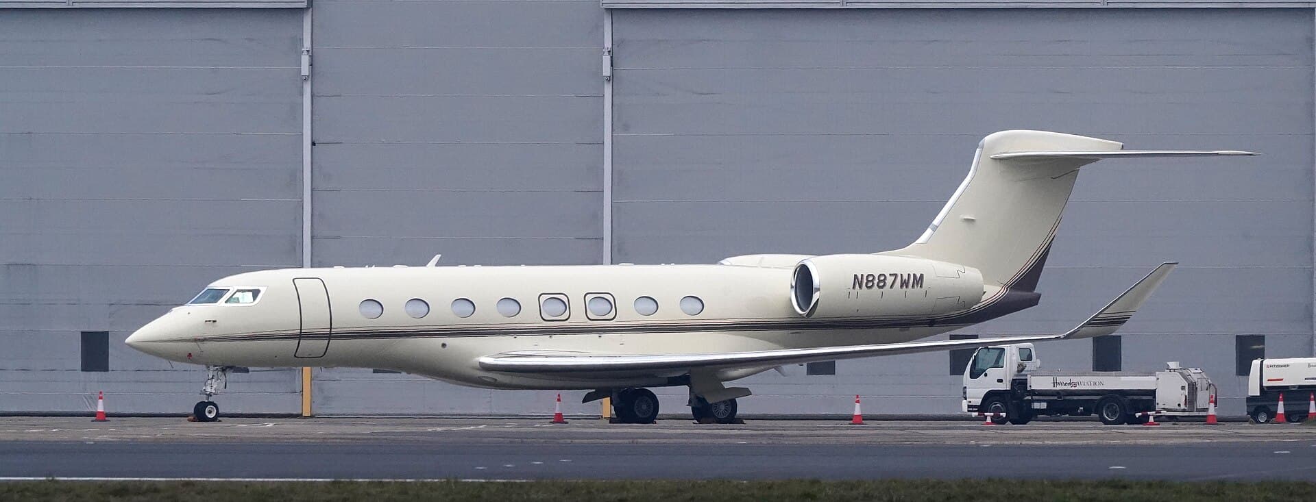 N887WM - Business jet