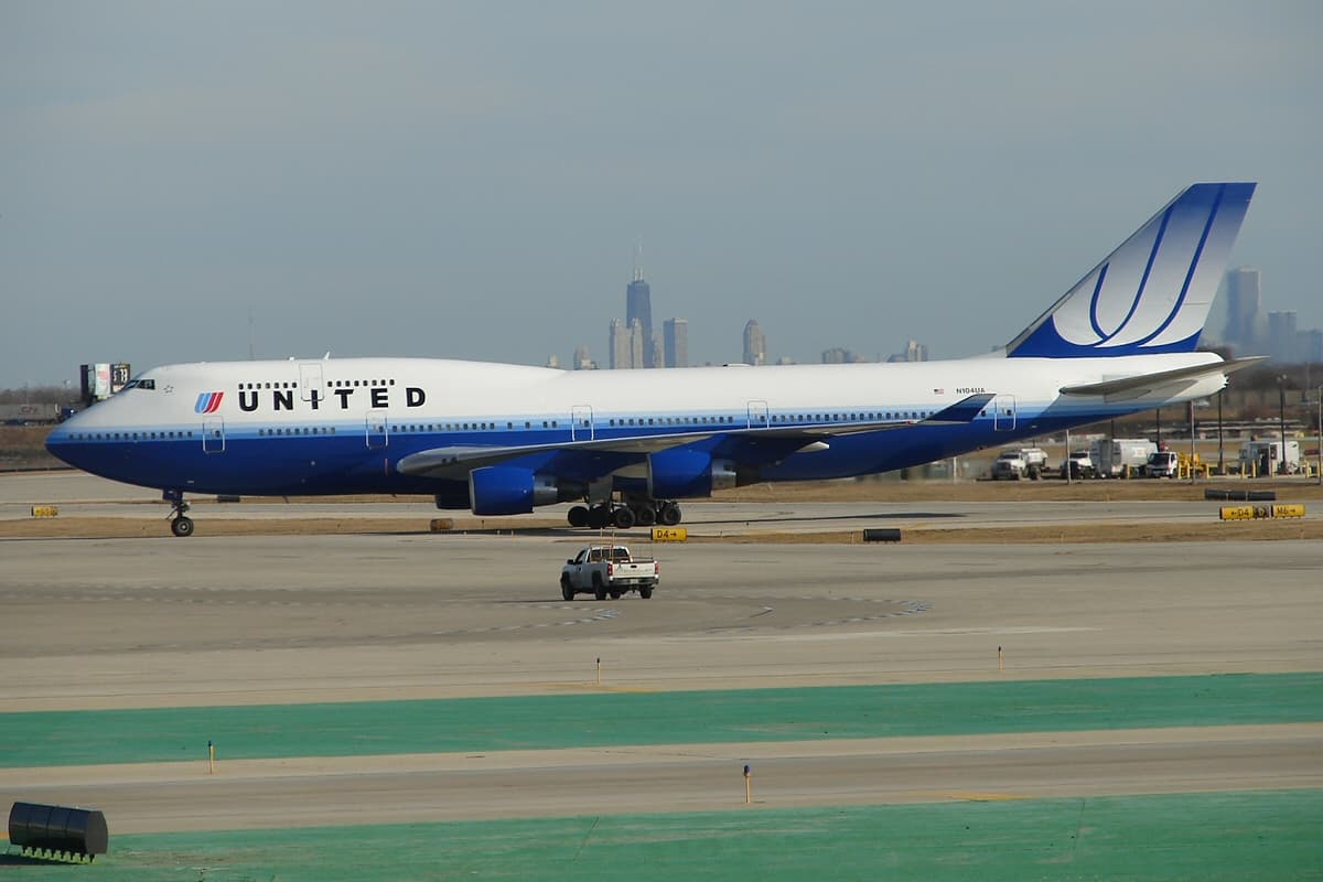 N104UA - Boeing