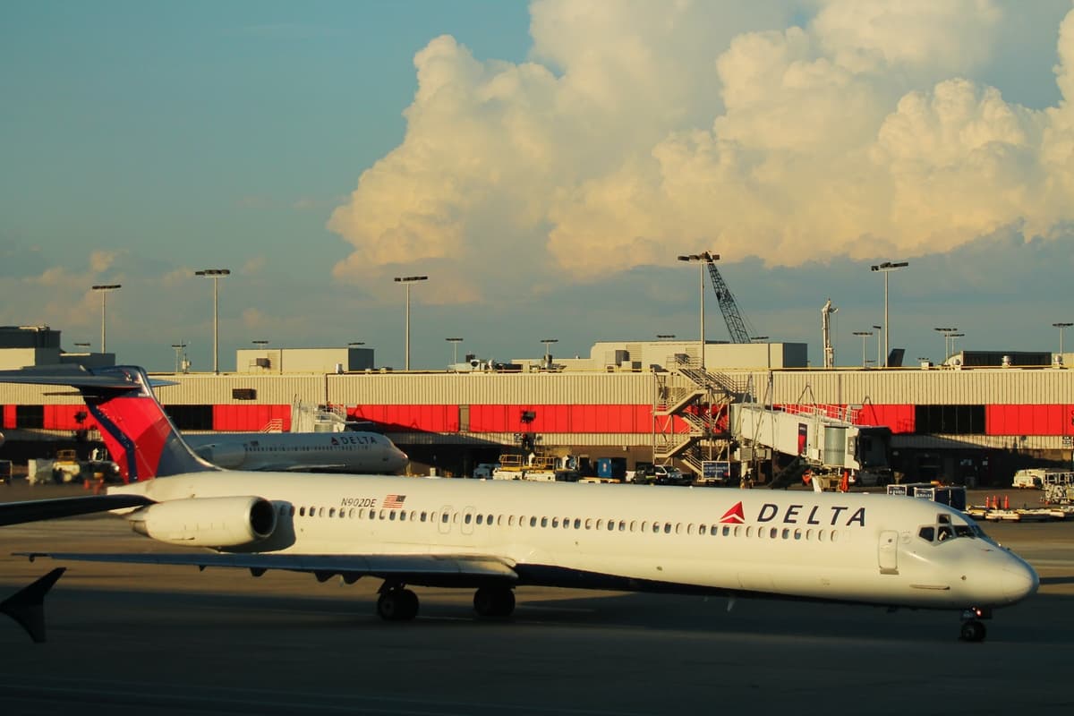 N902DE - Aircraft