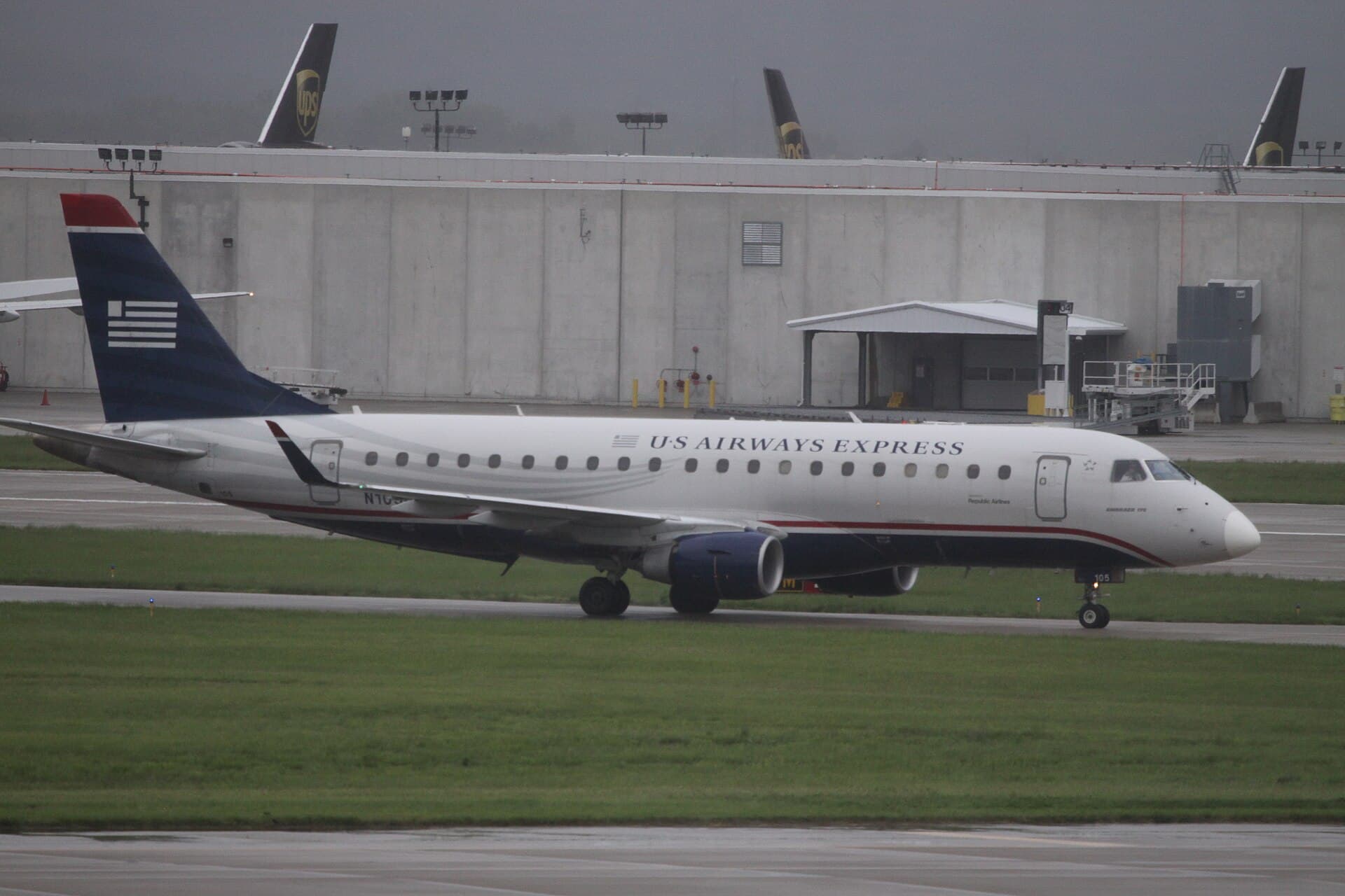 N105HQ - Embraer
