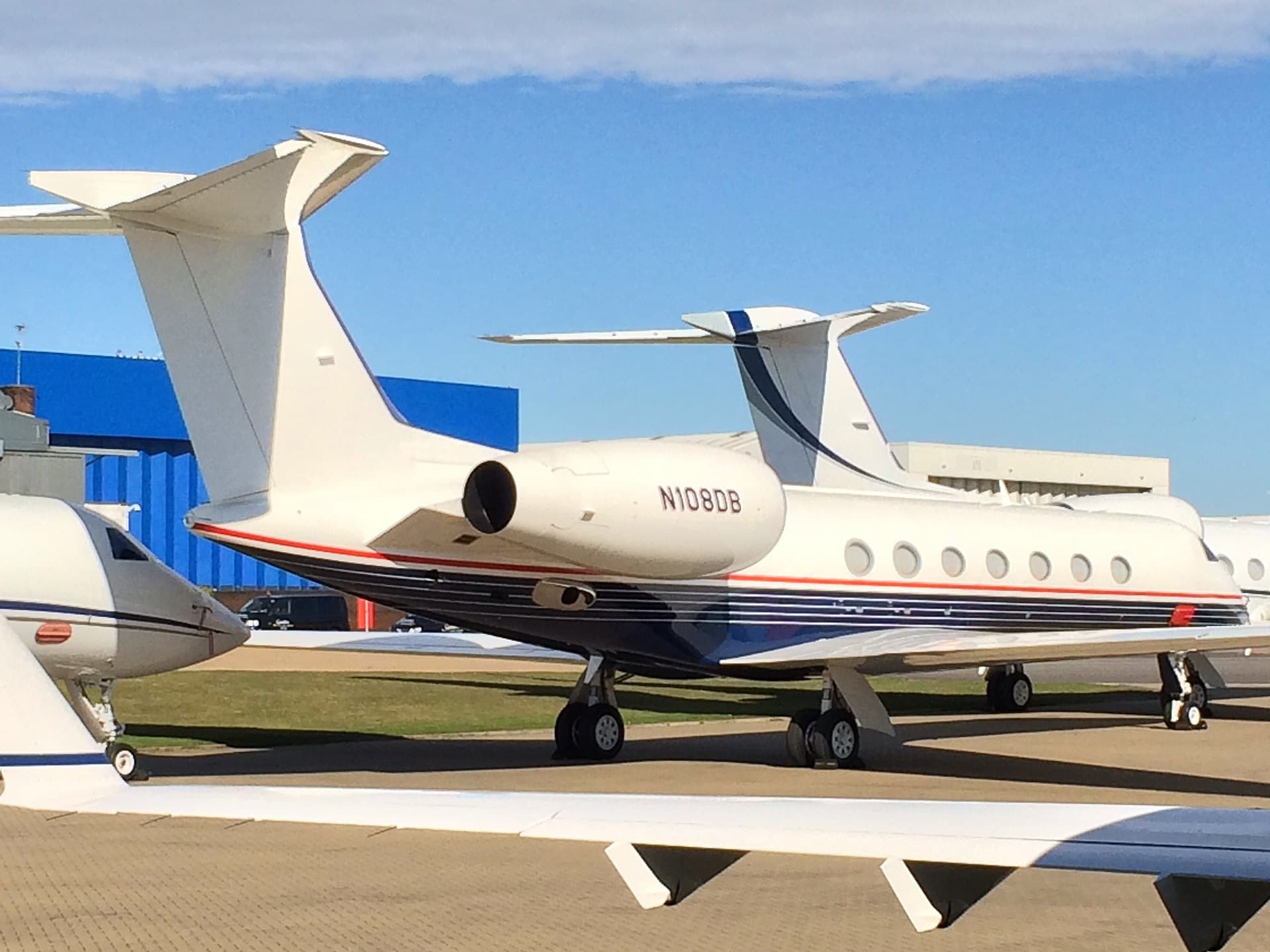 N108DB - Business jet