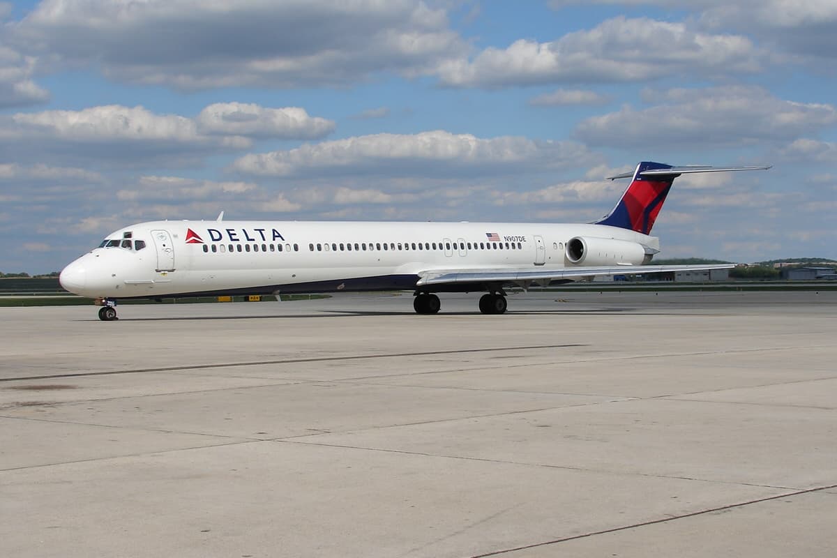N907DE - Douglas