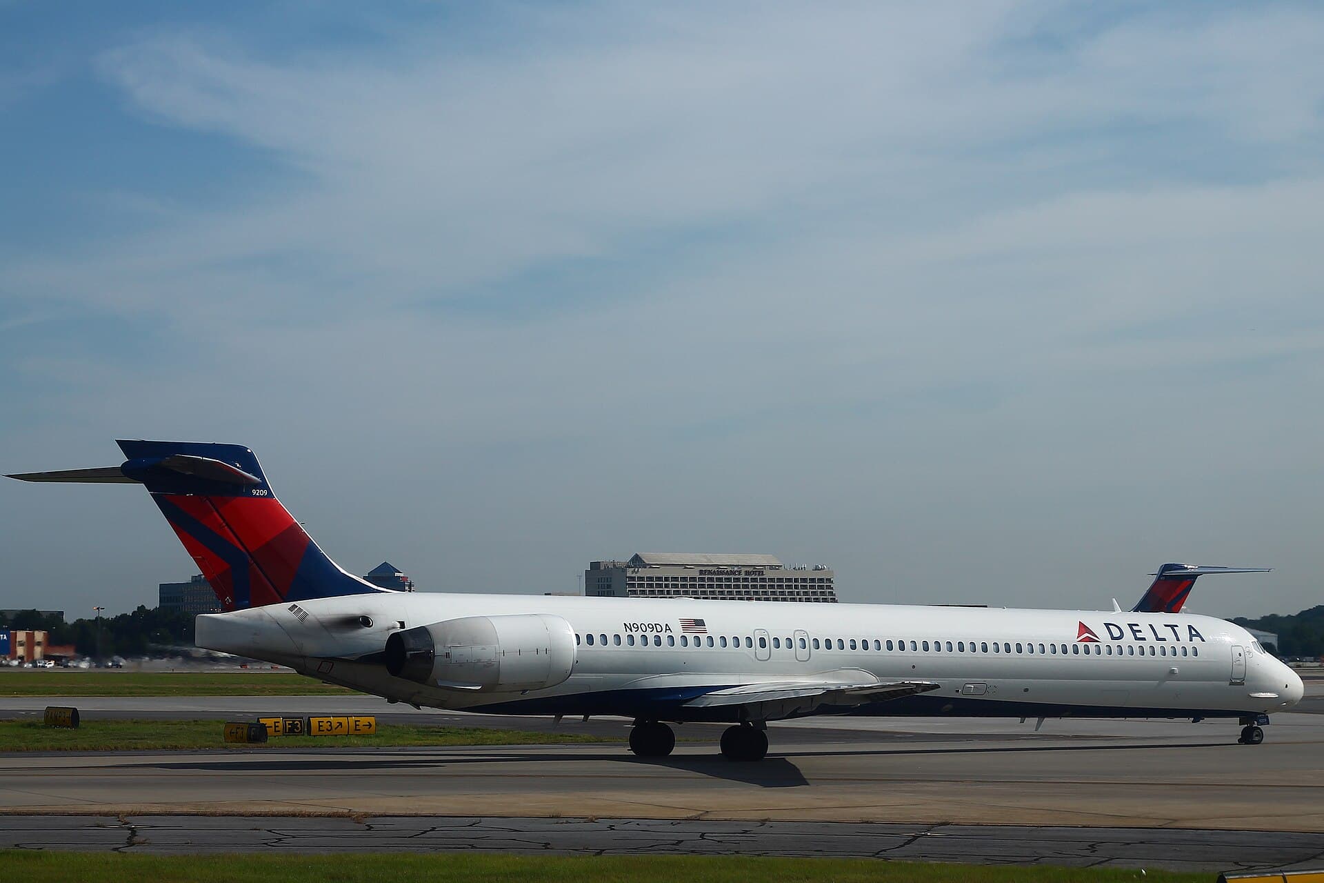 N909DA - Aircraft