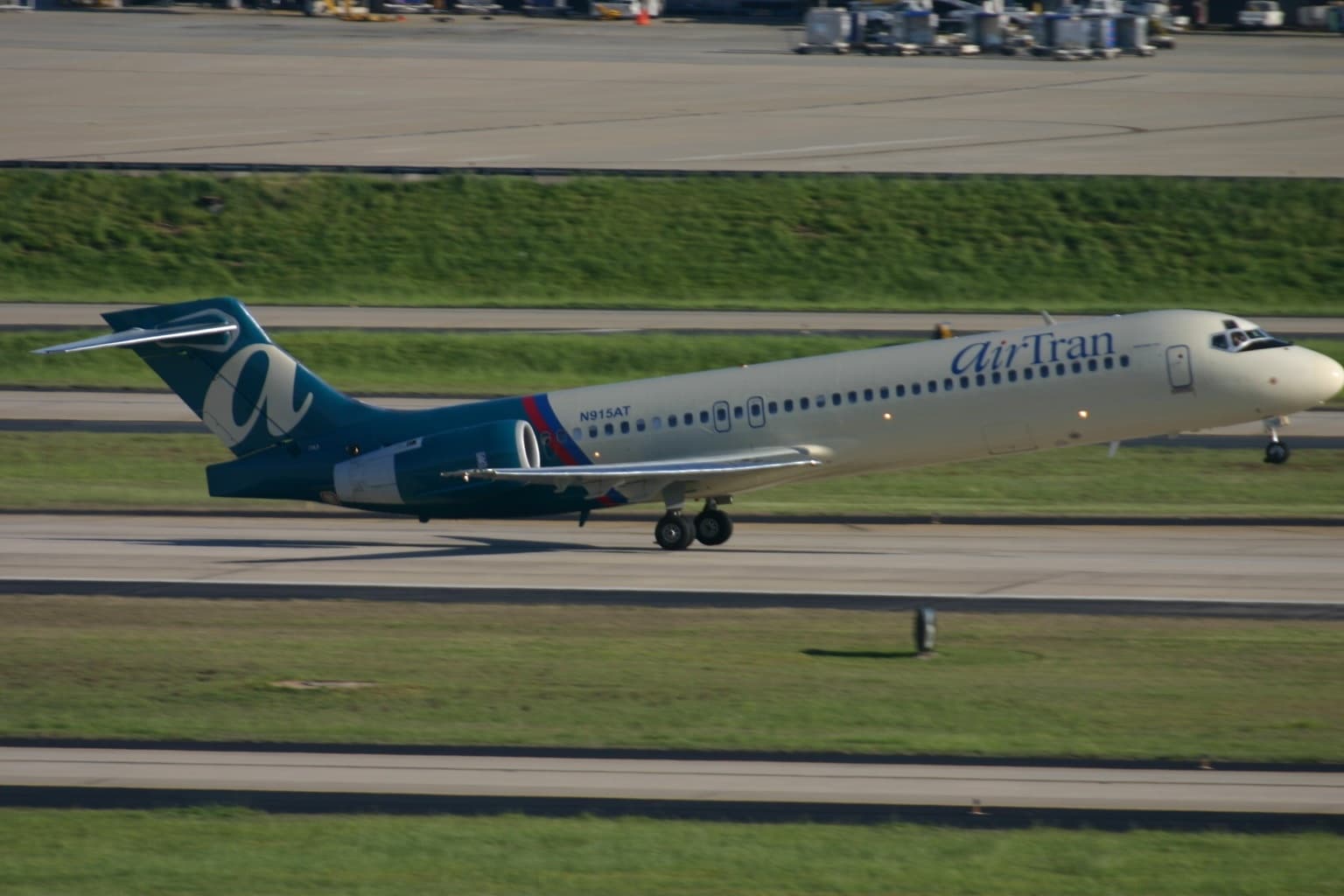 N915AT - Boeing