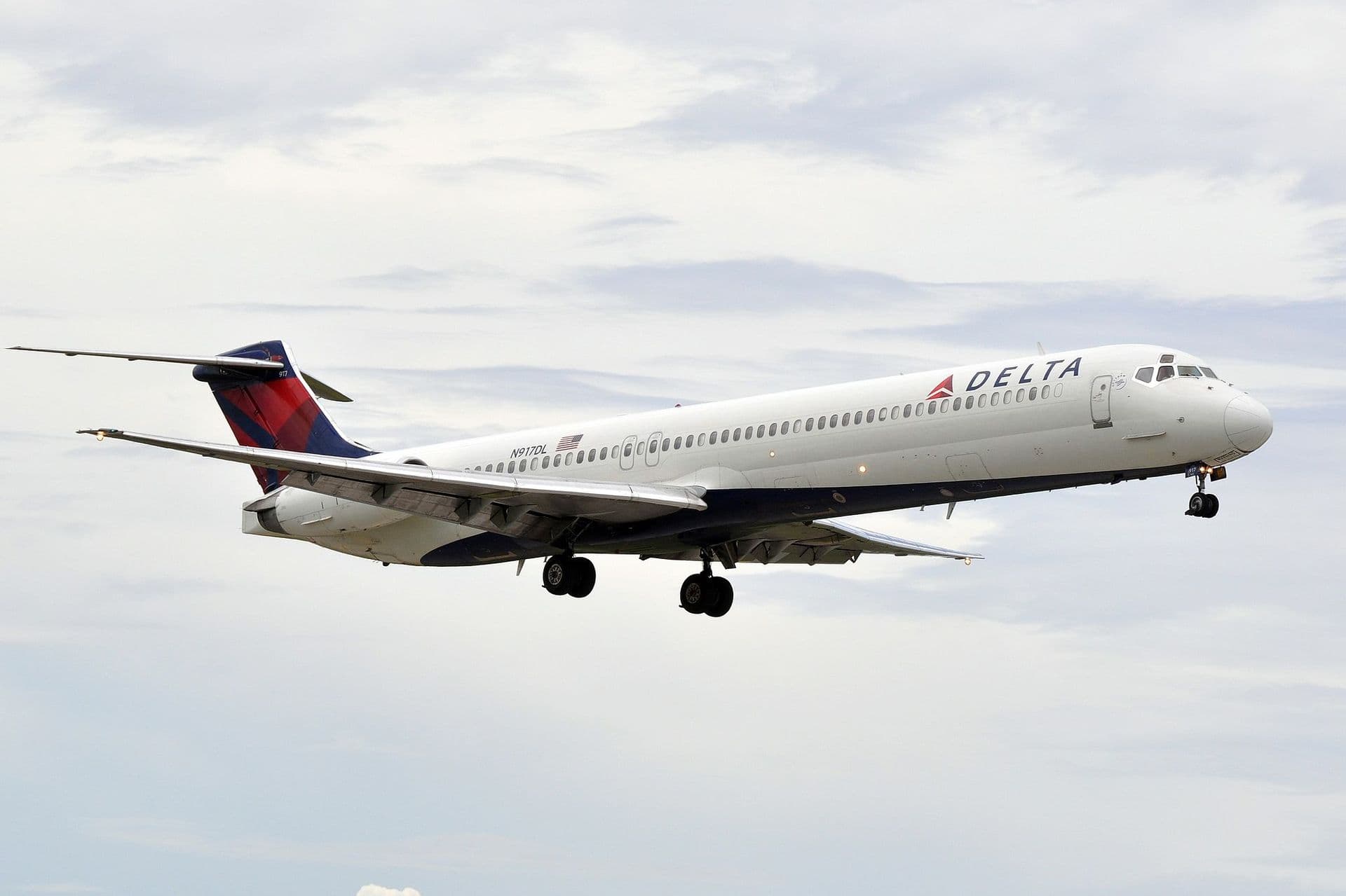 N917DL - Twin-engine aircraft