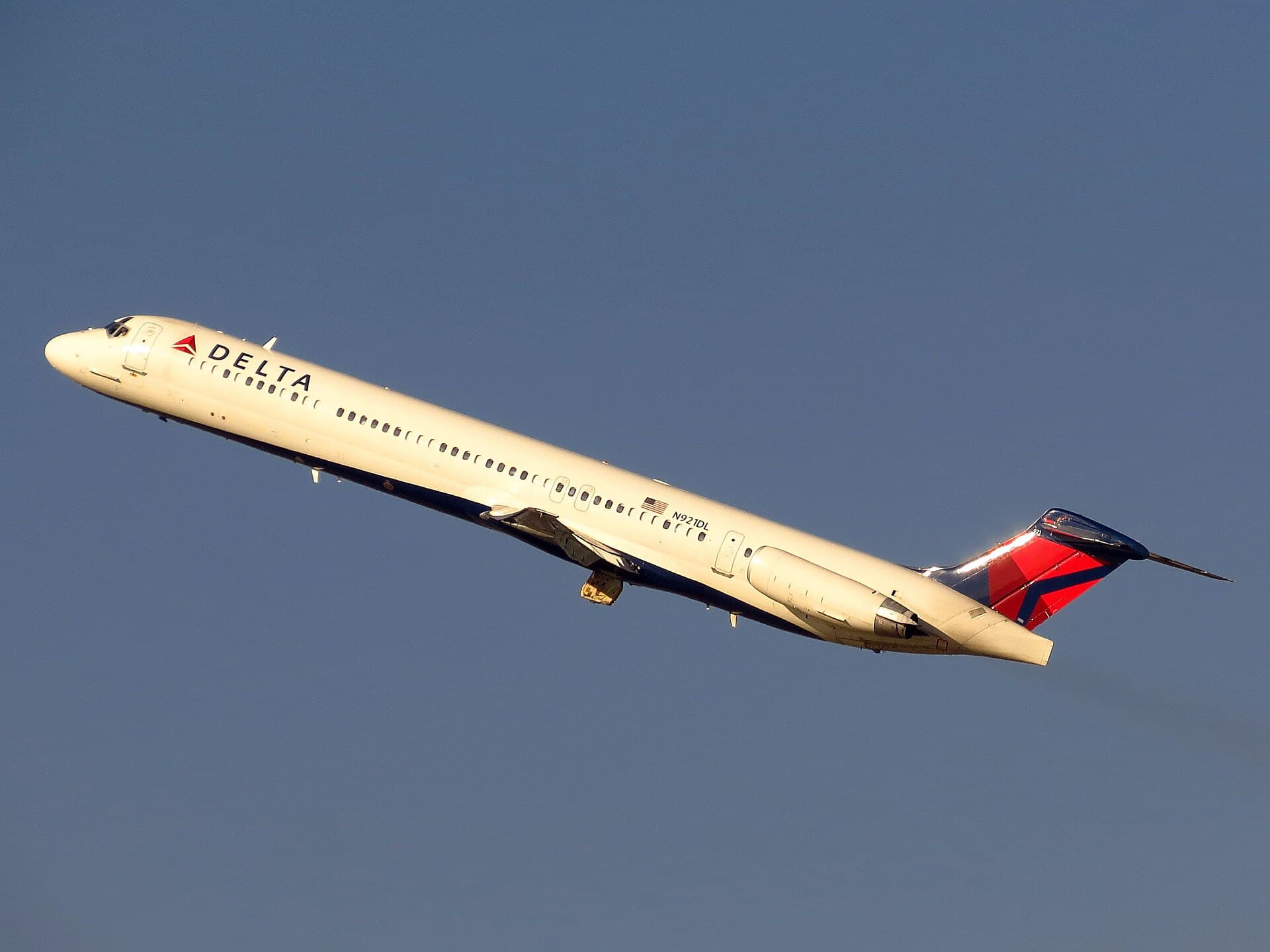 N921DL - Douglas