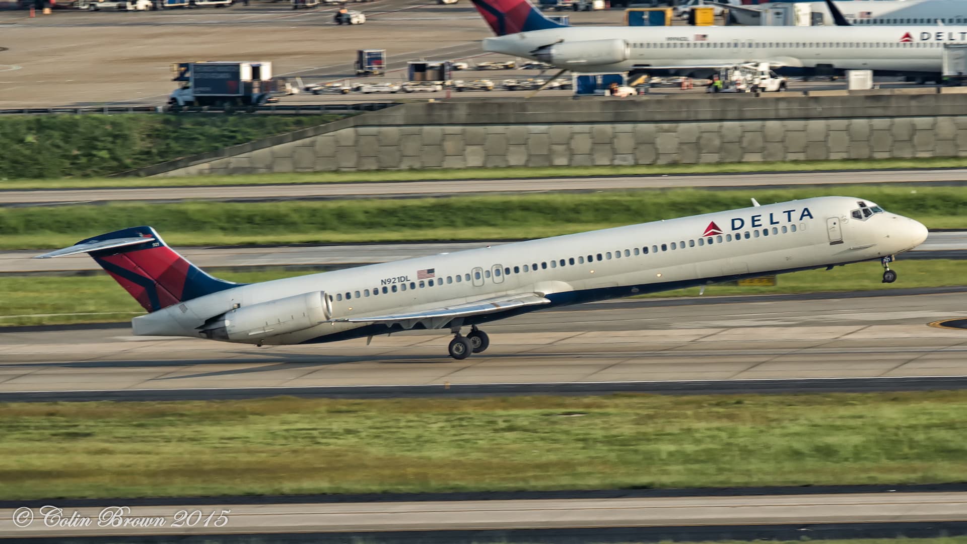 N921DL - Douglas