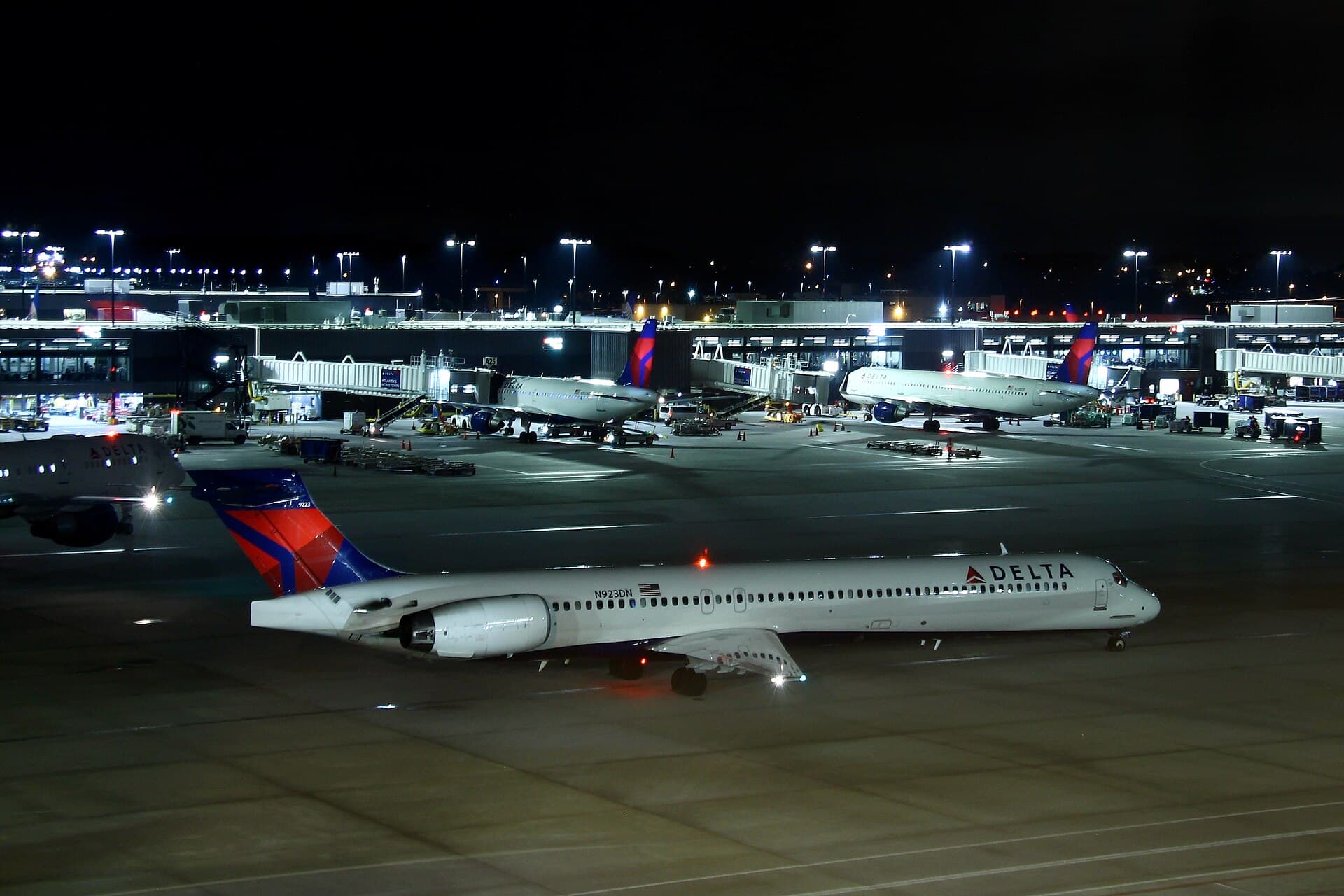N923DN - Douglas