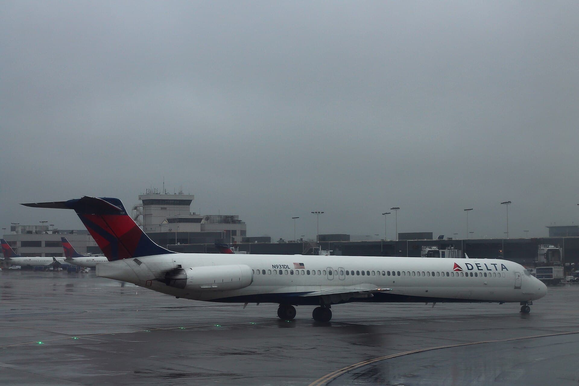 N931DL - Twin-engine aircraft
