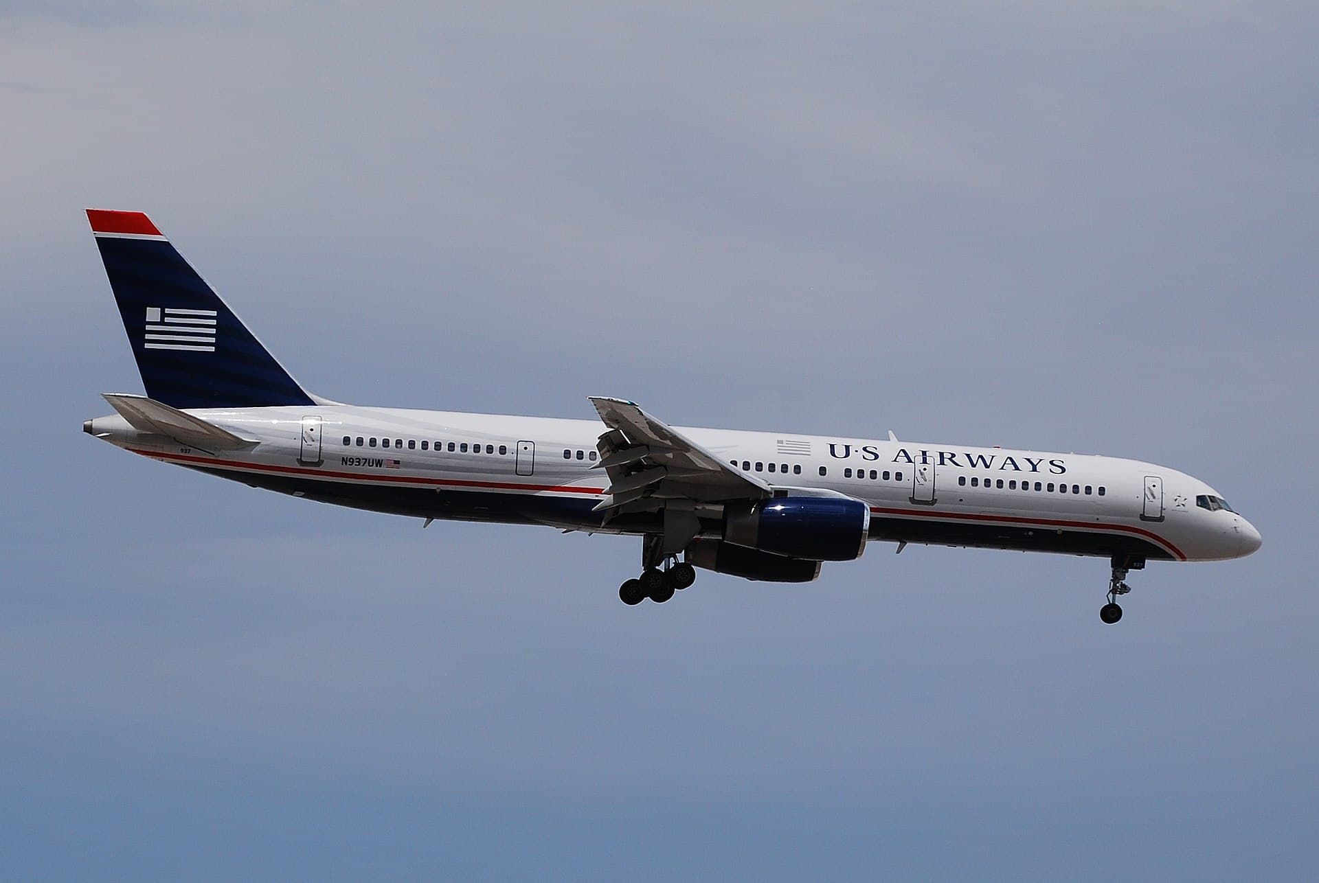 N937UW - Twin-engine aircraft