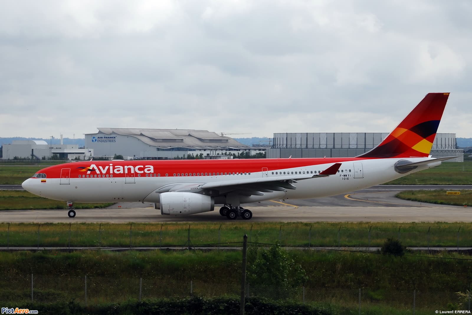 N969AV - Twin-engine aircraft