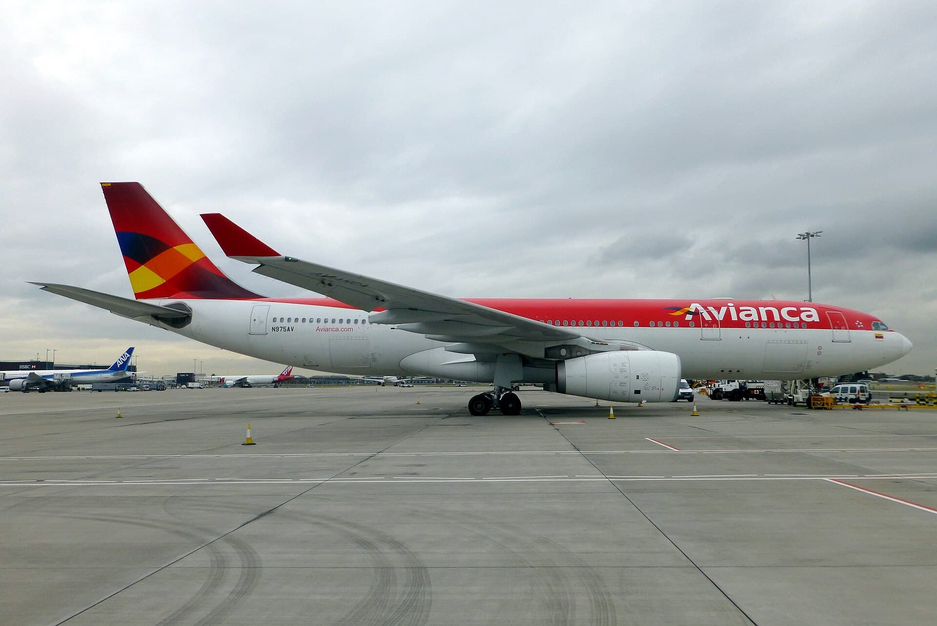 N975AV - Twin-engine aircraft