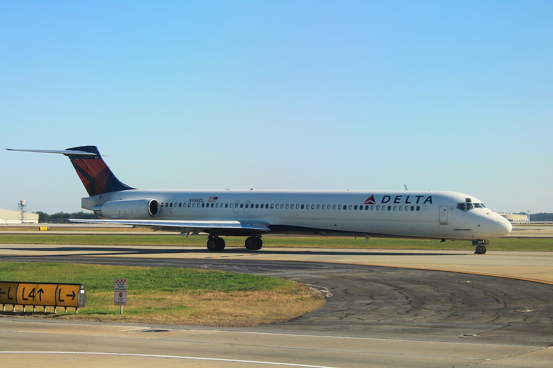 N988DL - Twin-engine aircraft