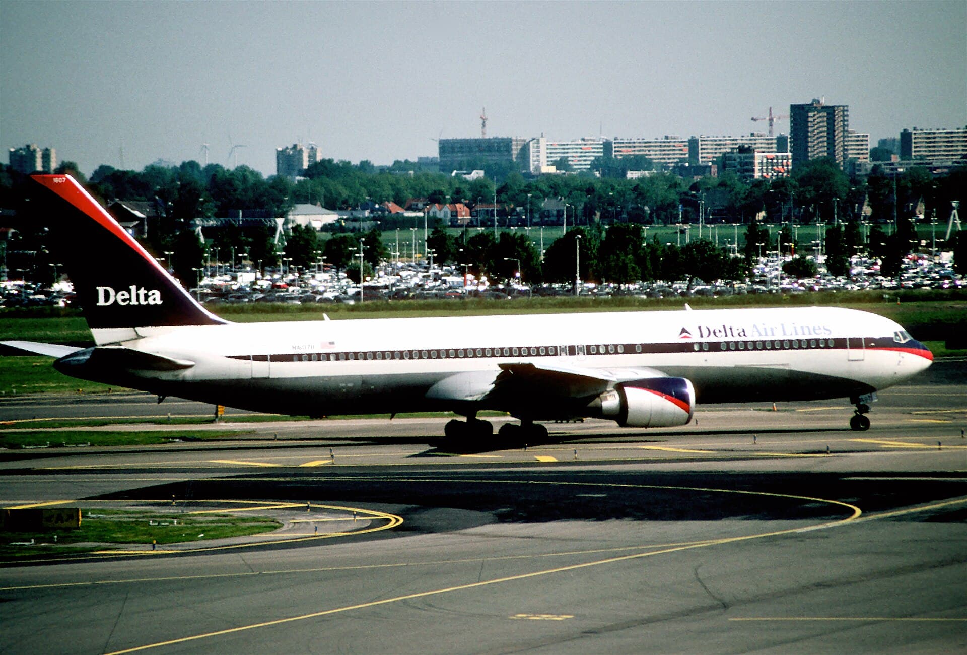 N1607B - Twin-engine aircraft