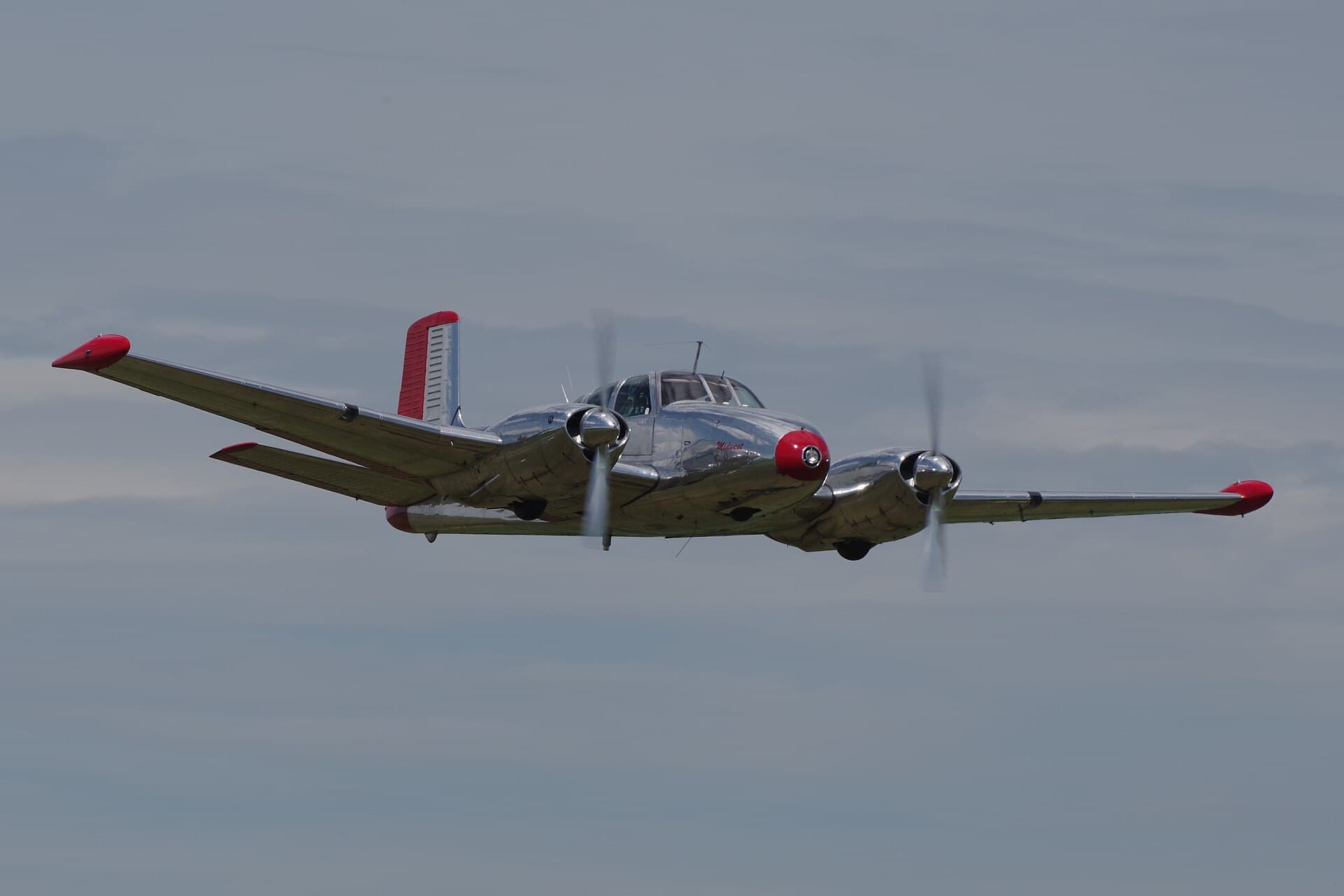 N3670B - Twin-engine aircraft