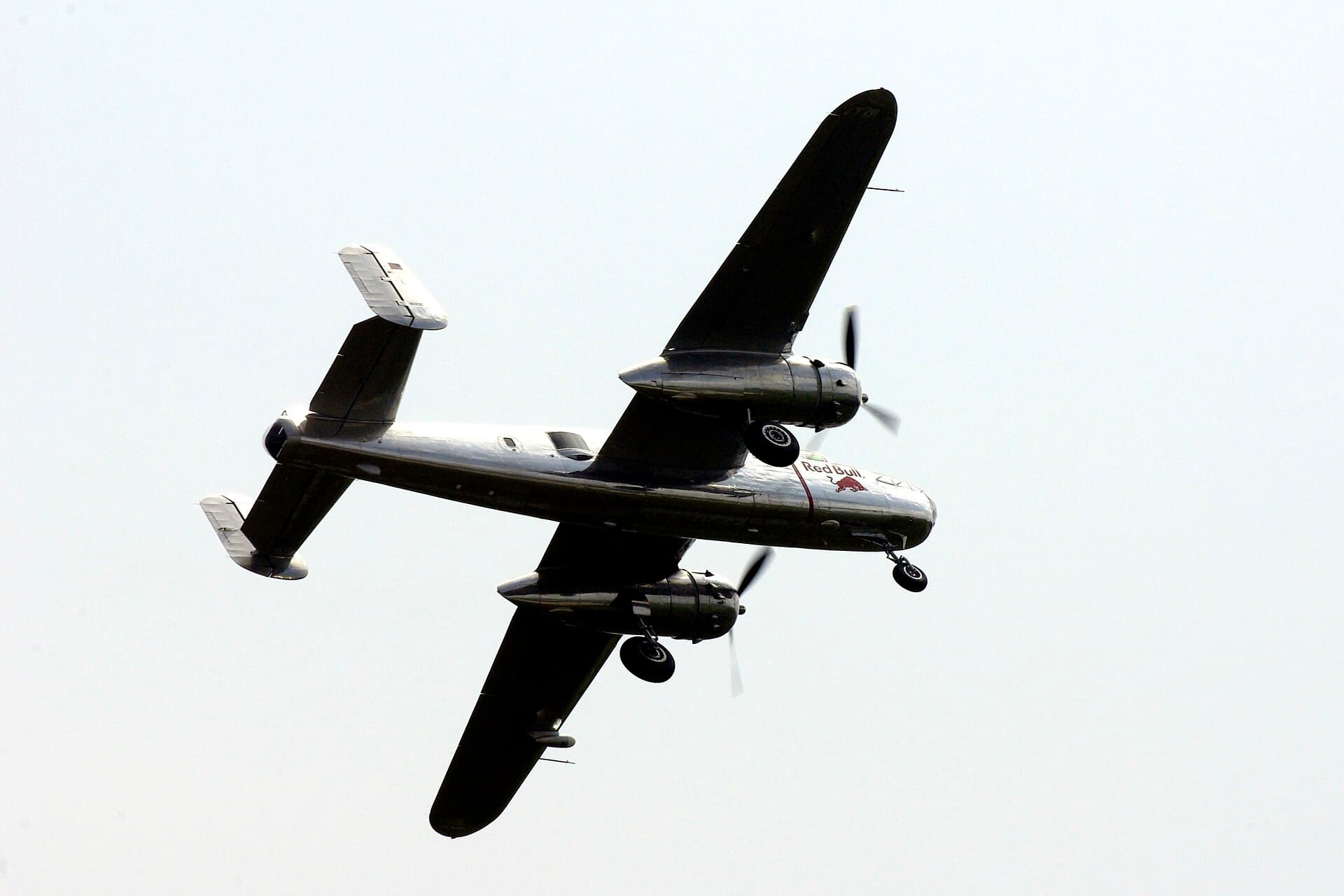 N6123C - Twin-engine aircraft