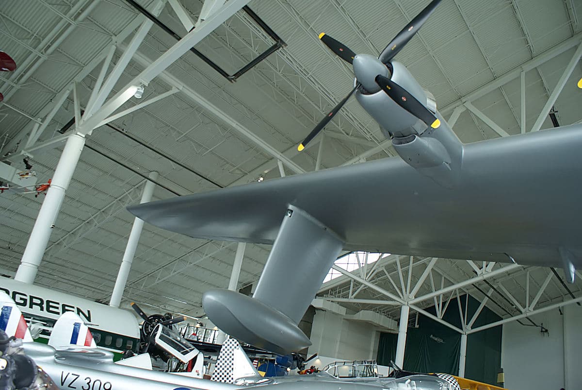 - Single-engine aircraft