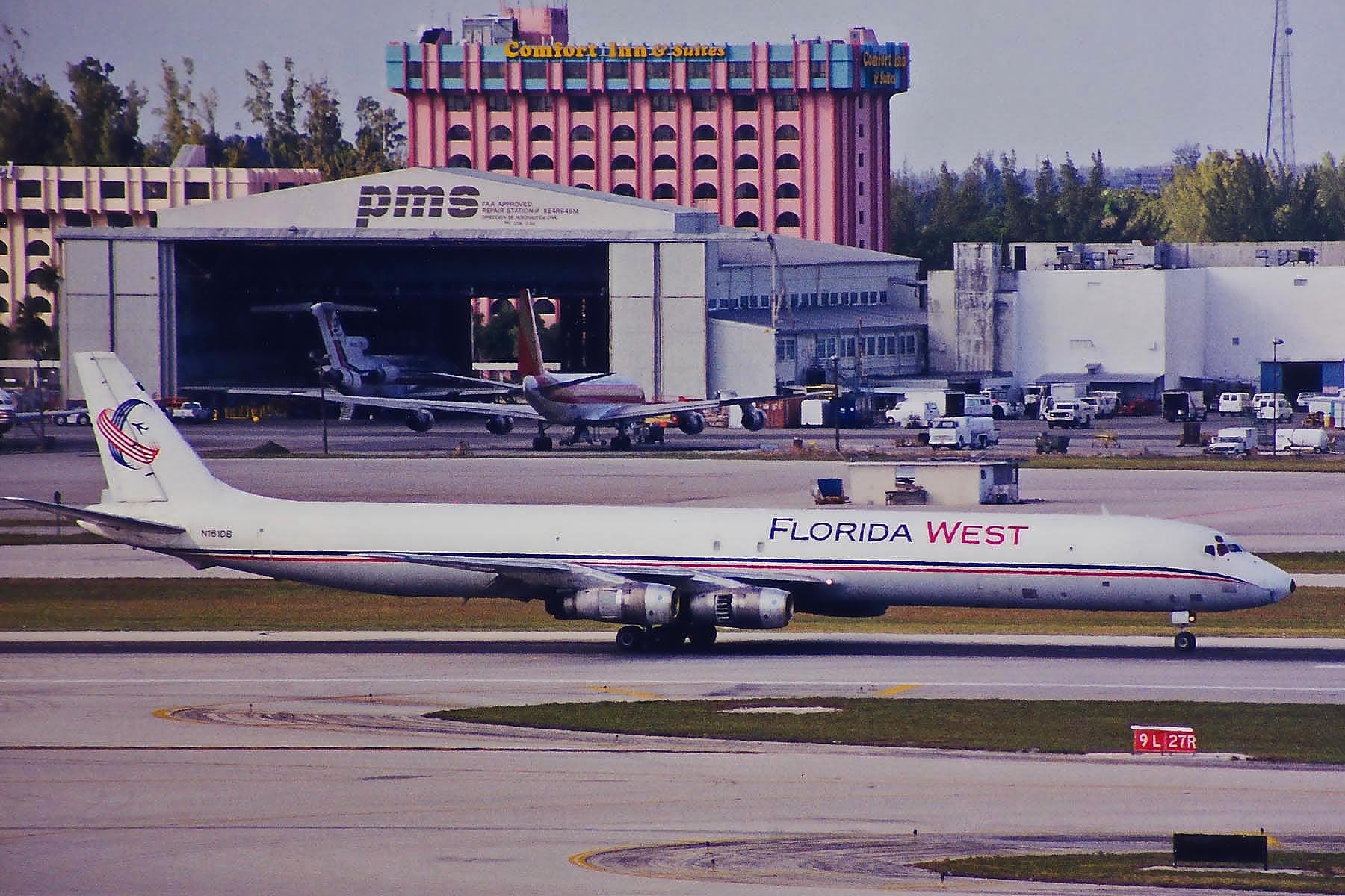 N161DB - Douglas